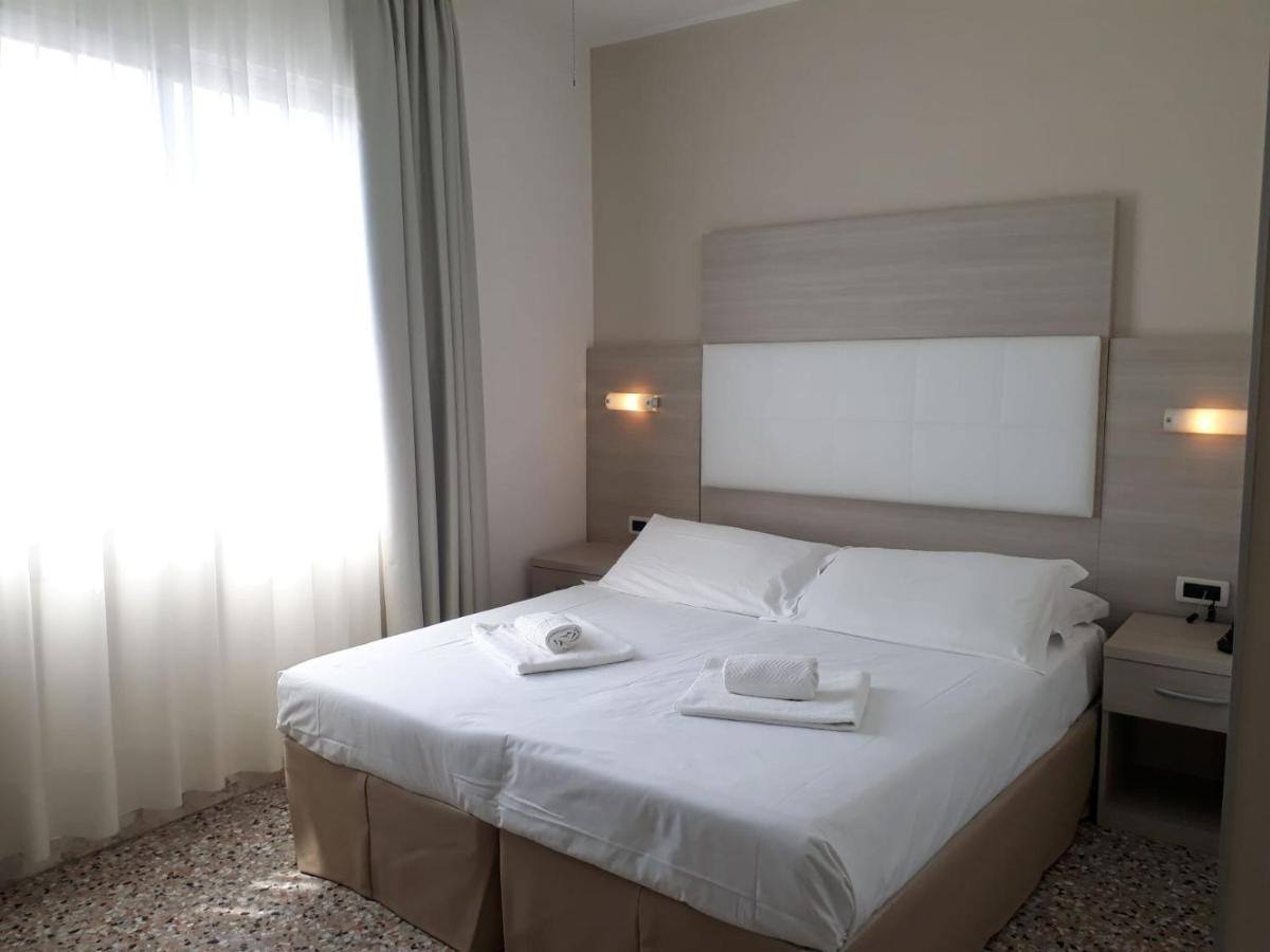 Hotel Atenea Golden Star Caorle Eksteriør bilde