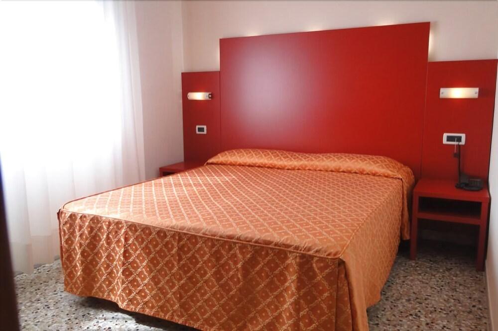 Hotel Atenea Golden Star Caorle Eksteriør bilde