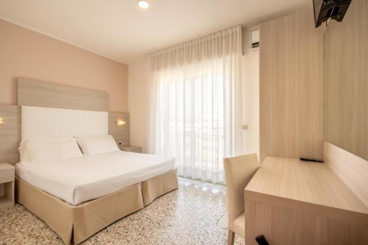 Hotel Atenea Golden Star Caorle Eksteriør bilde