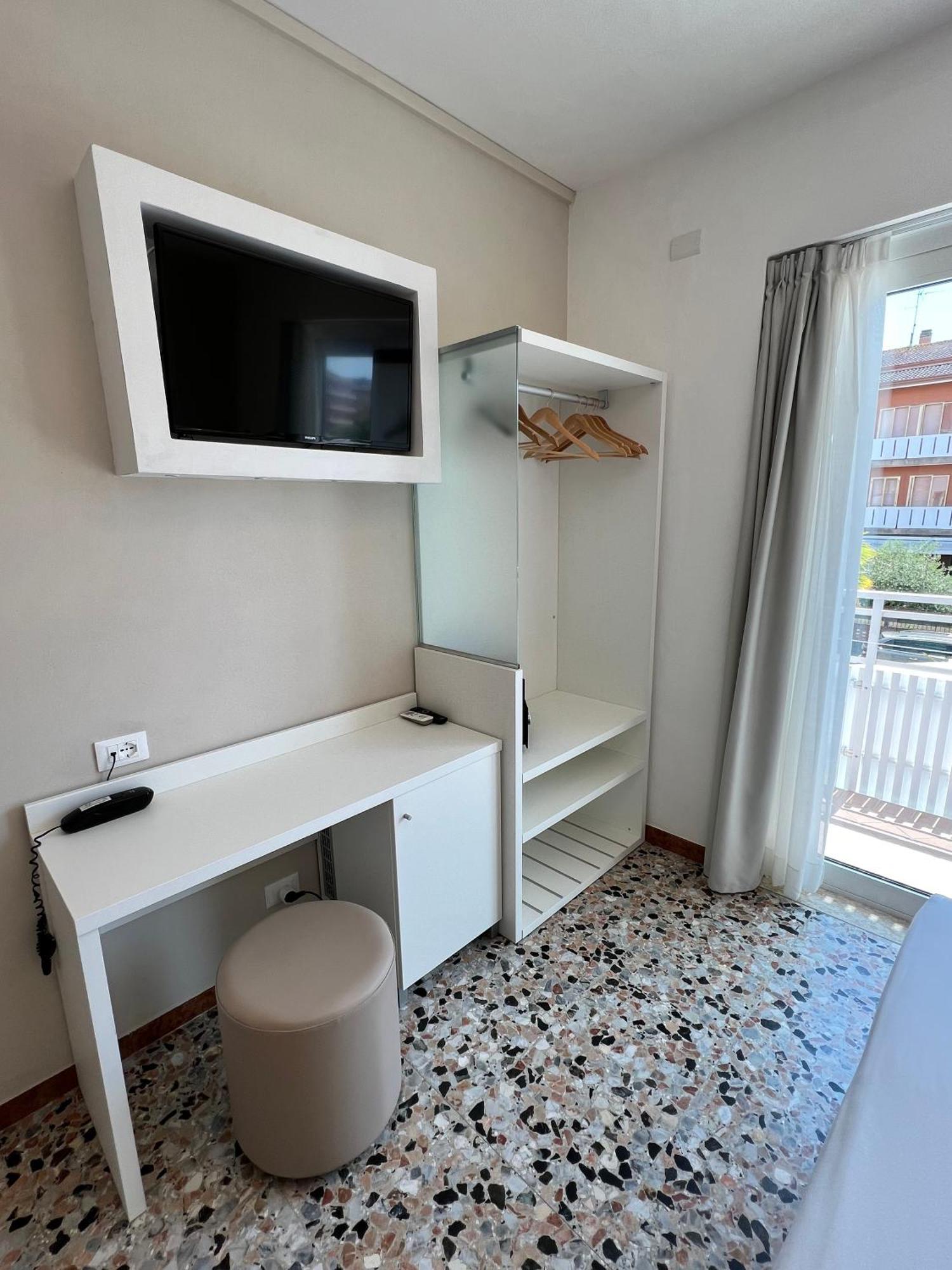 Hotel Atenea Golden Star Caorle Eksteriør bilde