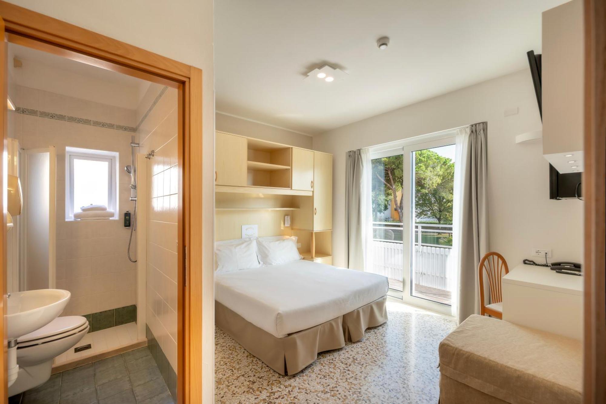 Hotel Atenea Golden Star Caorle Eksteriør bilde