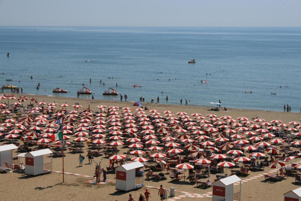 Hotel Atenea Golden Star Caorle Eksteriør bilde