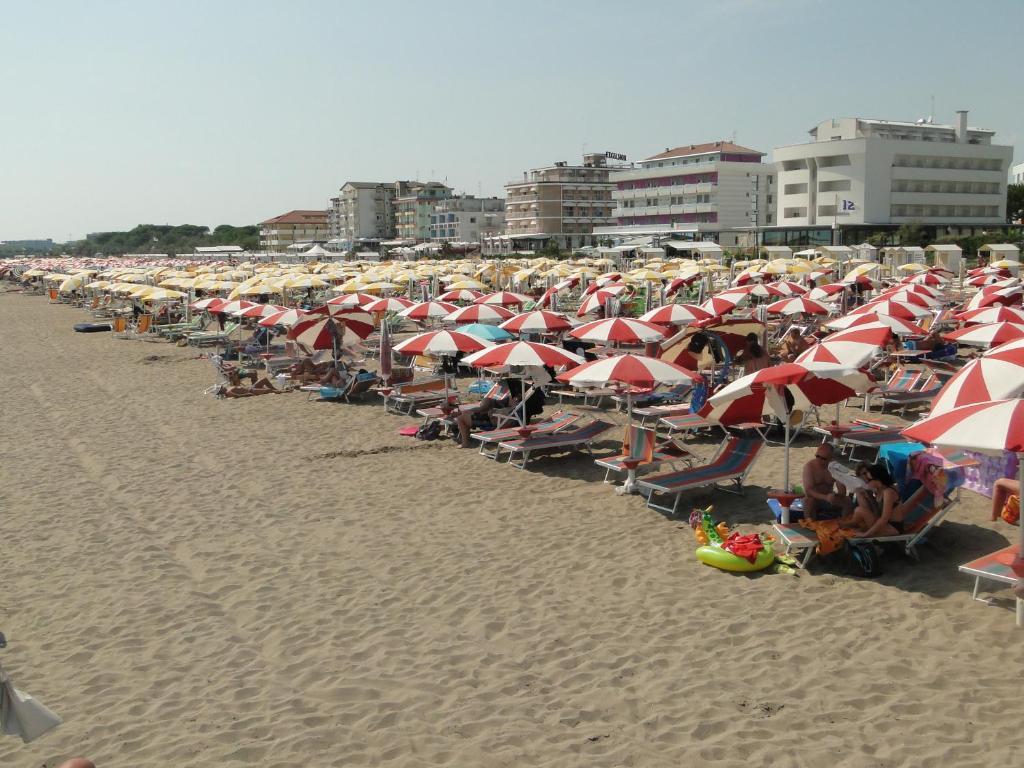 Hotel Atenea Golden Star Caorle Eksteriør bilde