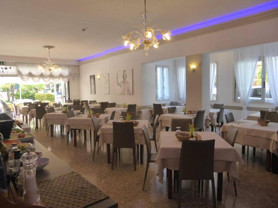 Hotel Atenea Golden Star Caorle Eksteriør bilde