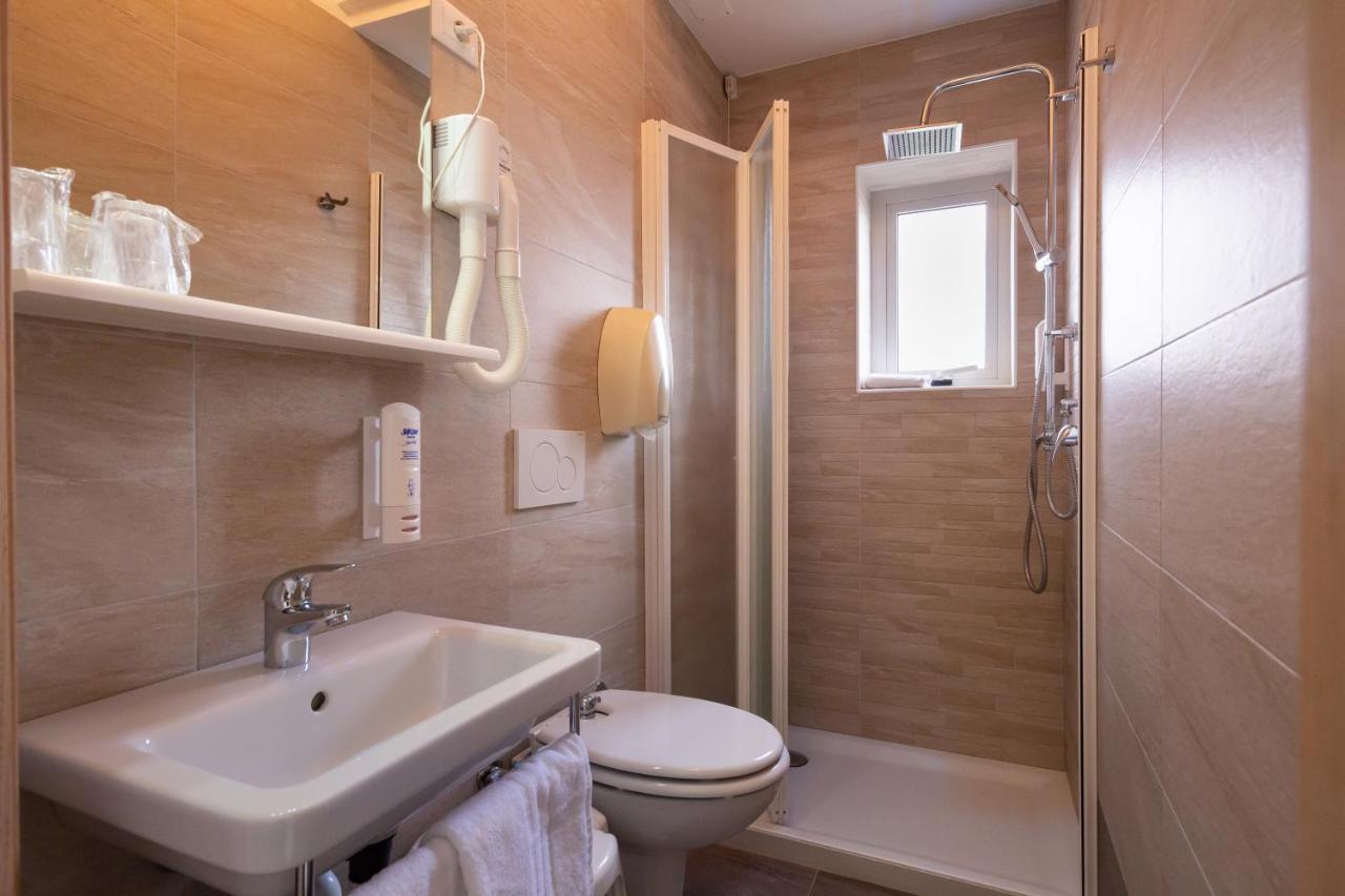Hotel Atenea Golden Star Caorle Eksteriør bilde
