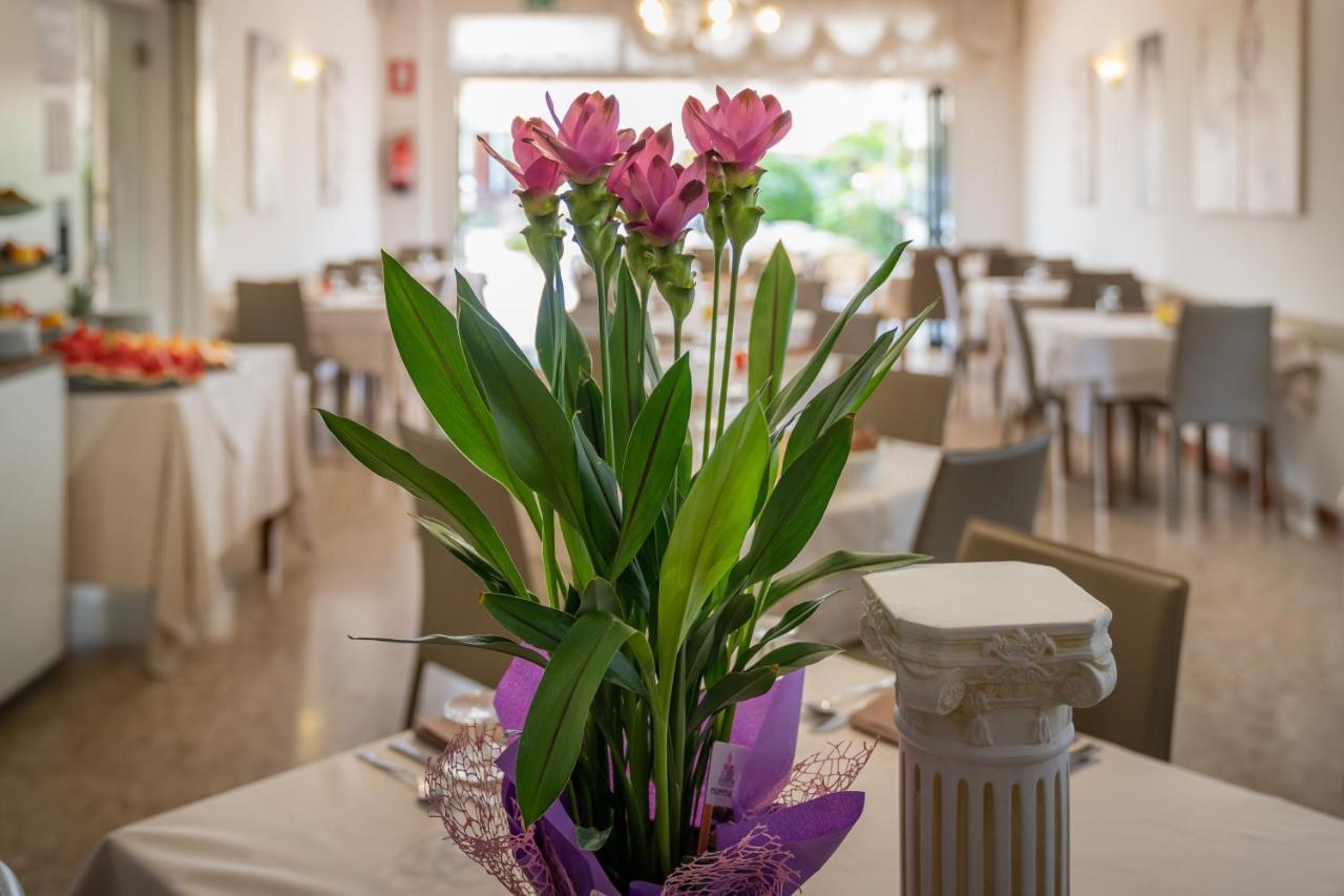 Hotel Atenea Golden Star Caorle Eksteriør bilde