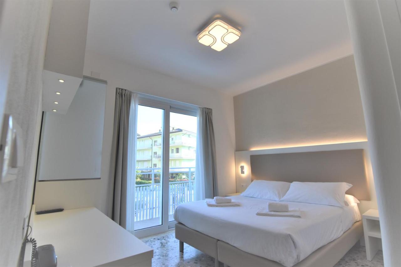 Hotel Atenea Golden Star Caorle Eksteriør bilde
